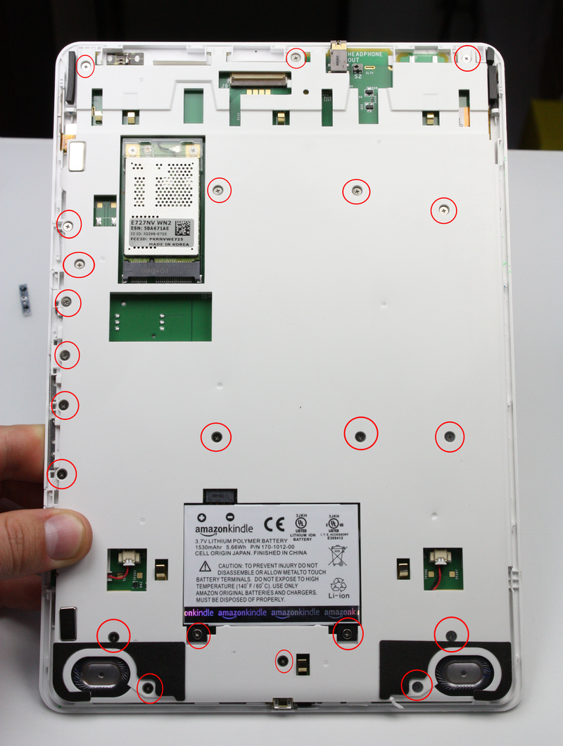 Illustration for article titled The Kindle DX Disassembled